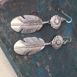Sterling silver feather earrings. ❤️
